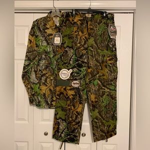 MOSSY OAK OBSESSION TURKEY HUNTING CAMO SHIRT AND PANTS.